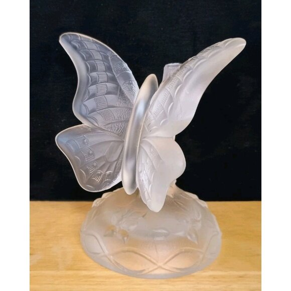 Vintage Charming Fenton Frosted Glass Butterfly Decor 3D Ring Holder - Picture 1 of 6